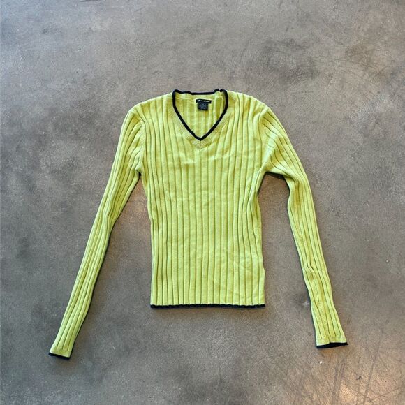 Vintage Guess Jeans v neck sweater top Size medium. - Picture 1 of 3